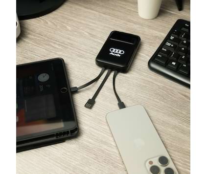 Powerbank 10 000 mAh med innebygde kabler